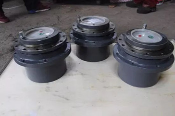 主減速器的拆裝方法是？